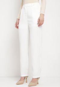 Born2be - Białe Spodnie Regular z Wyższym Stanem i Prostymi Nogawkami Arcadiasa. Stan: podwyższony. Kolor: biały #1