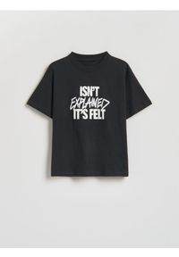 Reserved - Bawełniany t-shirt z nadrukiem - czarny. Kolor: czarny. Materiał: bawełna. Wzór: nadruk #1