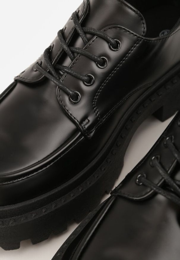 Renee - Czarne Półbuty VICES w Stylu Tech Gothic Ravithiel. Okazja: na co dzień. Kolor: czarny. Styl: casual