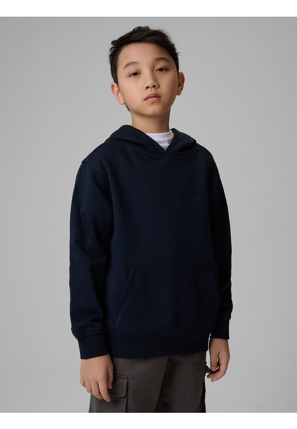 4f - 4F Bluza dresowa nierozpinana z kapturem chłopięca - granatowa 164 (13-14 lat). Okazja: na co dzień. Typ kołnierza: kaptur. Kolor: niebieski. Materiał: dresówka. Wzór: gładki, ze splotem. Sezon: lato. Styl: casual, sportowy
