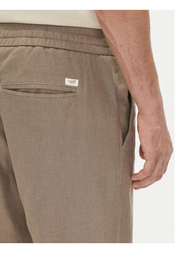 Mustang Spodnie materiałowe Milano 1016330 Szary Tapered Fit. Kolor: zielony. Materiał: bawełna