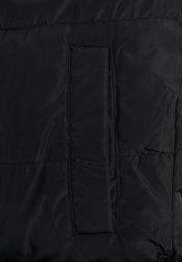 Renee - Czarna Długa Kamizelka Pikowana Dwustronna ze Sznurkami przy Kapturze Frenila. Okazja: na spacer. Kolor: czarny. Materiał: materiał, jeans. Długość: długie #7