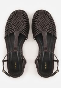 Renee - Brązowe Sandały VICES z Przeplatanymi Paskami i Zakrytym Noskiem Usinlisa. Okazja: na co dzień. Zapięcie: pasek. Kolor: brązowy. Wzór: paski. Styl: boho, casual, elegancki #8