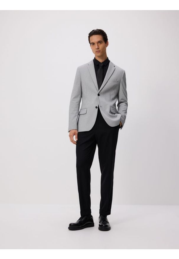 Reserved - Marynarka slim fit - jasnoszary. Kolor: szary. Materiał: wiskoza, dzianina
