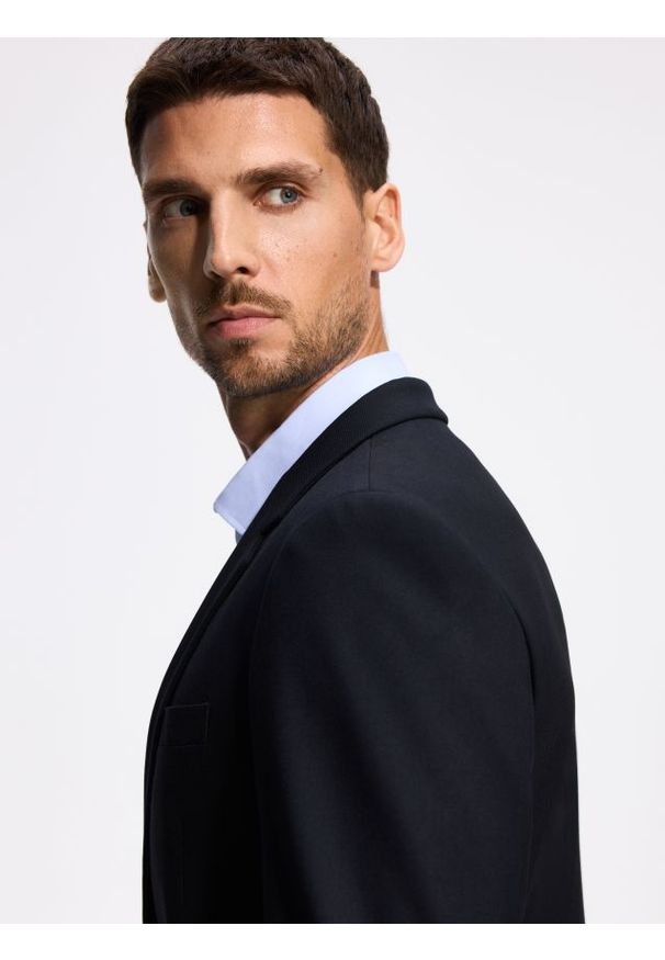 Reserved - Marynarka slim fit z wiskozą - granatowy. Kolor: niebieski. Materiał: wiskoza