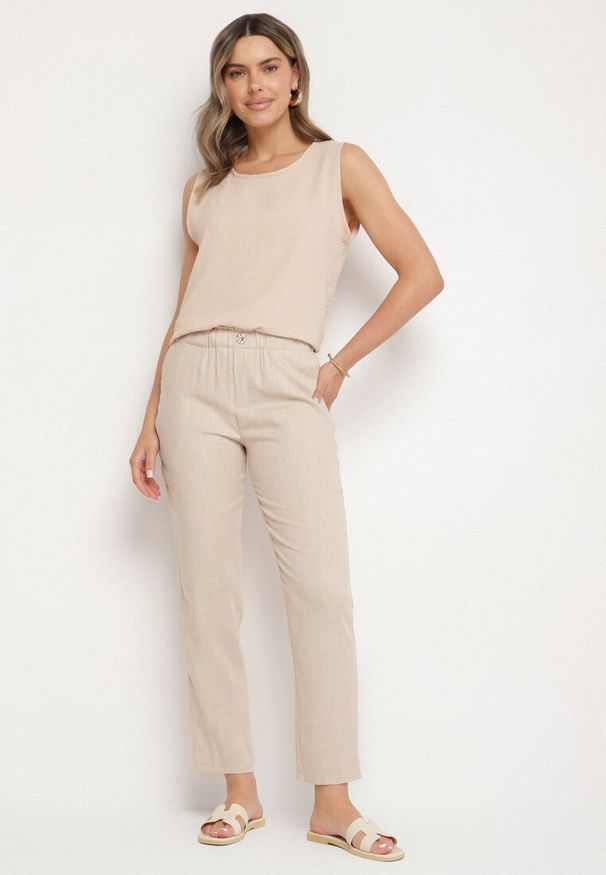 Born2be - Jasnobeżowe Spodnie z Lnem o Klasycznym Kroju z Gumką w Talii Filarse. Okazja: na co dzień. Kolor: beżowy. Materiał: len. Sezon: wiosna, lato. Styl: klasyczny