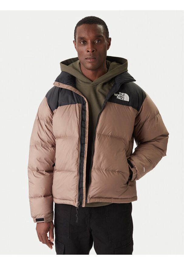 The North Face Kurtka puchowa 1996 Retro Nuptse NF0A3C8D Brązowy Loose Fit. Kolor: brązowy. Materiał: syntetyk. Styl: retro