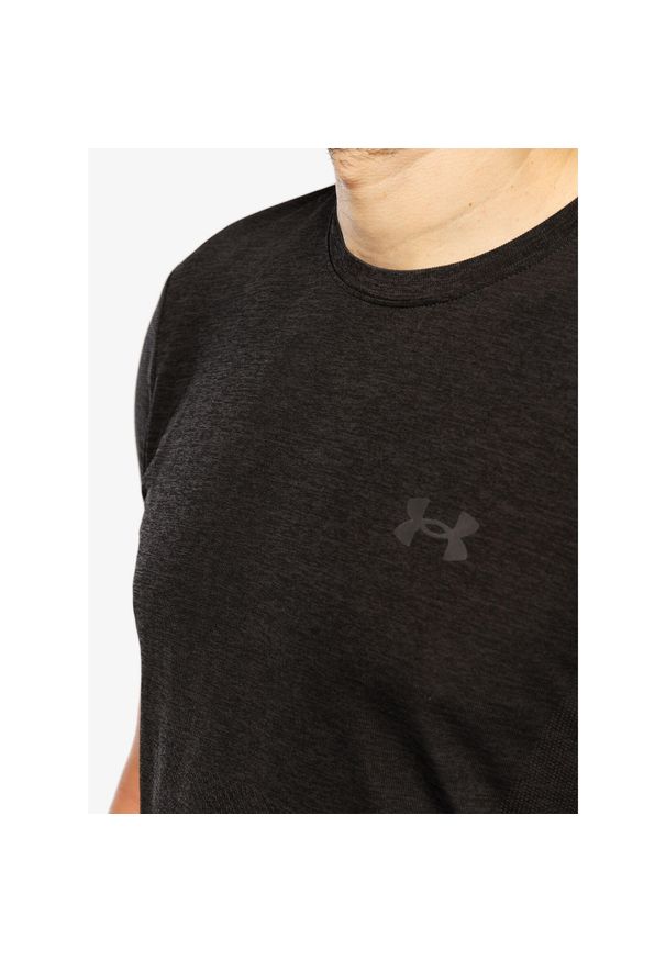 Koszulka biegowa męska Under Armour Seamless Stride SS. Kolor: czarny. Długość rękawa: długi rękaw. Długość: długie. Sport: fitness