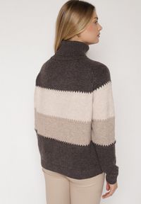 Born2be - Brązowy Golf Oversize w Szerokie Pasy z Domieszką Kaszmiru Nellemia. Okazja: na co dzień. Typ kołnierza: golf. Kolor: brązowy. Materiał: kaszmir. Styl: casual #3