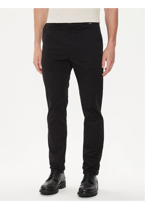 Calvin Klein Chinosy Modern Twill K10K113696 Czarny Slim Fit. Kolor: czarny. Materiał: bawełna