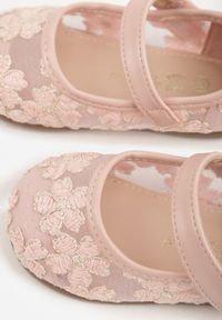 Born2be - Różowe Siateczkowe Balerinki z Paskiem na Rzep i Haftowanymi Kwiatkami Nasella. Okazja: na uczelnię. Zapięcie: rzepy. Kolor: różowy. Wzór: haft, kwiaty #2