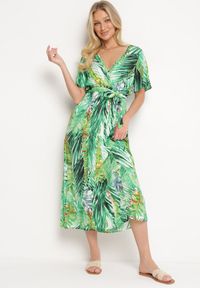 Born2be - Biało-Zielona Sukienka z Wiskozy z Kopertowym Dekoltem i Gumką w Pasie Julemia. Okazja: na spotkanie biznesowe. Kolor: biały. Materiał: wiskoza. Sezon: lato. Typ sukienki: kopertowe. Styl: biznesowy, elegancki #6
