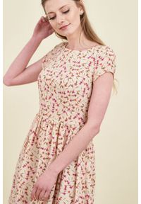 Marie Zélie - Sukienka Antea Matthiola różowa. Kolor: różowy. Materiał: wiskoza, materiał. Długość rękawa: krótki rękaw. Typ sukienki: asymetryczne #7