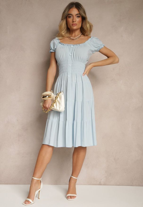 Renee - Jasnoniebieska Sukienka Rozkloszowana z Bawełny z Bufiastymi Rękawami i Guzikami Anniliana. Okazja: na co dzień. Kolor: niebieski. Materiał: bawełna. Typ sukienki: proste, rozkloszowane. Styl: elegancki, casual, klasyczny