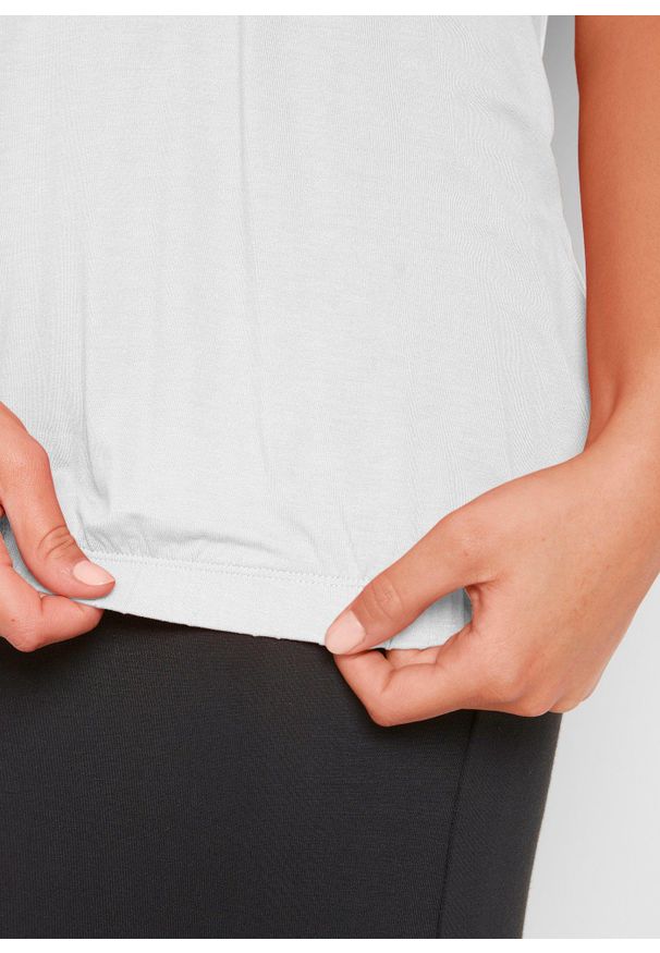 bonprix - T-shirt z mieszanki wiskozy. Typ kołnierza: dekolt w serek. Kolor: biały. Materiał: wiskoza. Długość rękawa: krótki rękaw. Długość: krótkie