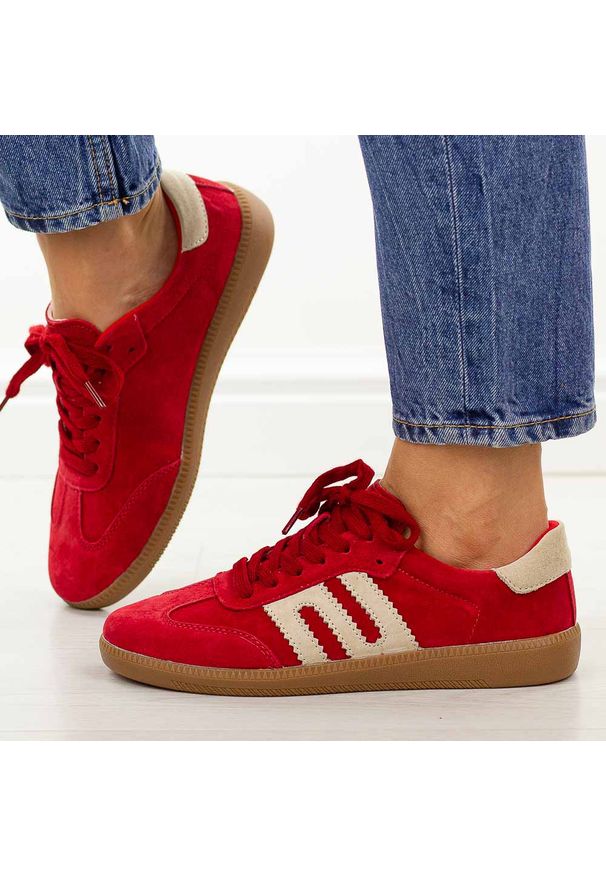 Czerwone skórzane półbuty damskie Filippo Dp7549/26. Okazja: na co dzień, na spacer. Kolor: czerwony. Materiał: nubuk, skóra. Szerokość cholewki: normalna. Sezon: wiosna, lato, jesień. Styl: casual, klasyczny, elegancki