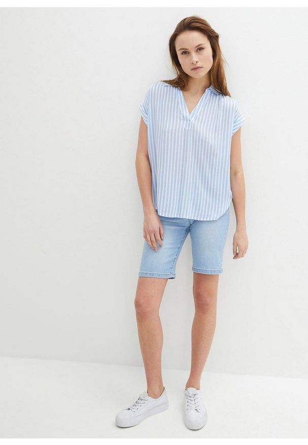 bonprix - Bluzka z krótkim rękawem z lejącej wiskozy. Kolor: niebieski. Materiał: wiskoza. Długość rękawa: krótki rękaw. Długość: krótkie. Wzór: paski