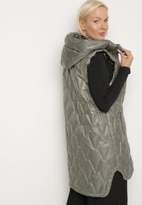 Born2be - Zielona Klasyczna Kamizelka z Pikowanymi Przeszyciami Ettelie. Kolekcja: plus size. Kolor: zielony. Materiał: jeans, skóra. Długość: długie. Styl: klasyczny #4