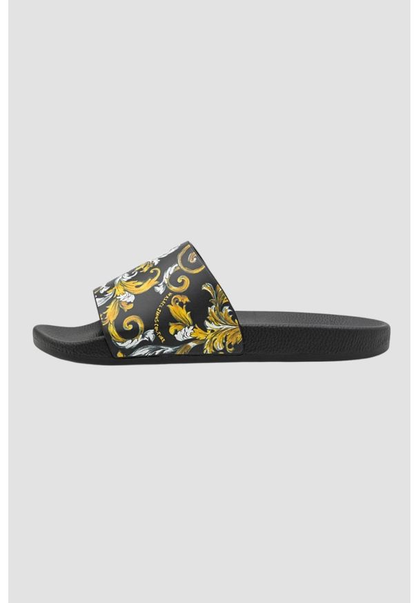 Versace Jeans Couture - VERSACE JEANS COUTURE Czarne klapki Fondo Slide DIS. SQ4, Rozmiar 45. Kolor: czarny