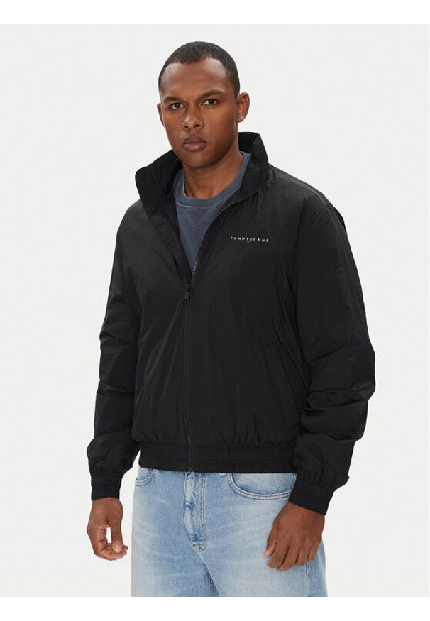 Tommy Jeans Kurtka przejściowa Essential DM0DM21667 Czarny Regular Fit. Kolor: czarny. Materiał: syntetyk