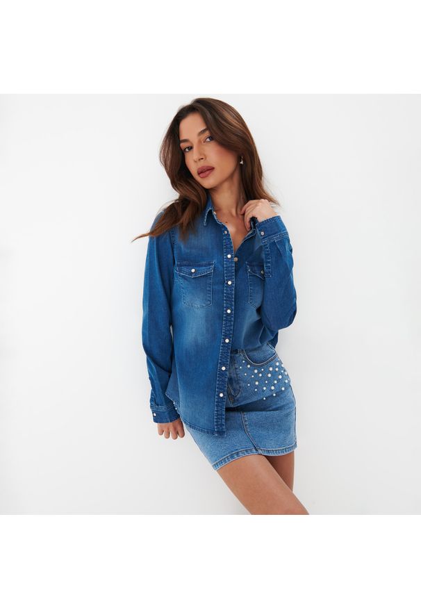 Mohito - Jeansowa koszula - Niebieski. Kolor: niebieski. Materiał: jeans