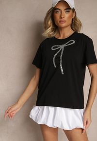 Renee - Czarny Bawełniany T-shirt z Cekinową Aplikacją w Kształcie Kokardy Tenuria. Okazja: na co dzień. Typ kołnierza: kokarda. Kolor: czarny. Materiał: bawełna. Wzór: aplikacja. Styl: glamour, klasyczny, elegancki, casual #5