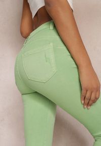 Renee - Jasnozielone Spodnie Skinny Tenyrea. Kolor: zielony. Materiał: jeans. Długość: długie. Wzór: aplikacja. Styl: klasyczny #2