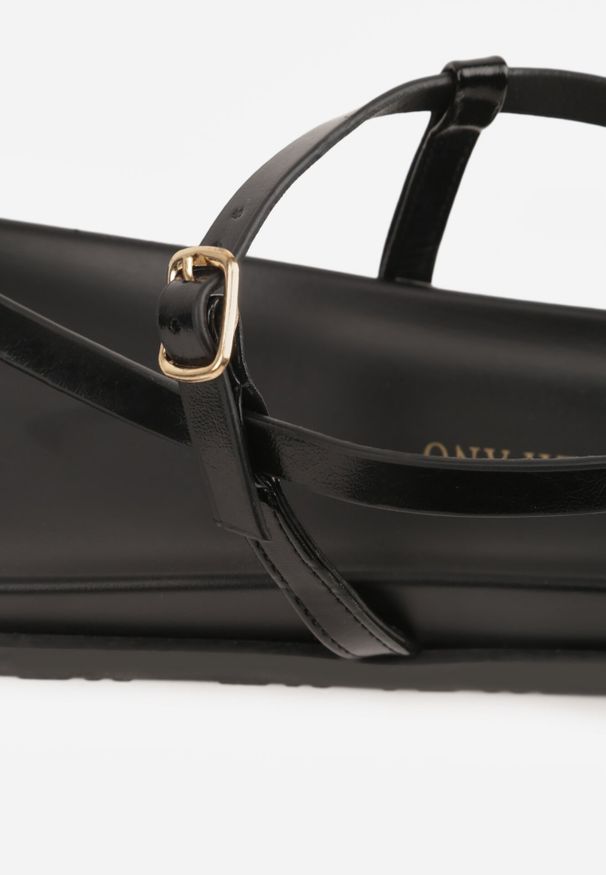 Born2be - Czarne Sandały w Stylu Japonek na Grubej Podeszwie z Metaliczną Aplikacją na Palcu Nosefia. Okazja: na co dzień. Kolor: czarny. Materiał: jeans. Wzór: aplikacja. Styl: casual, elegancki