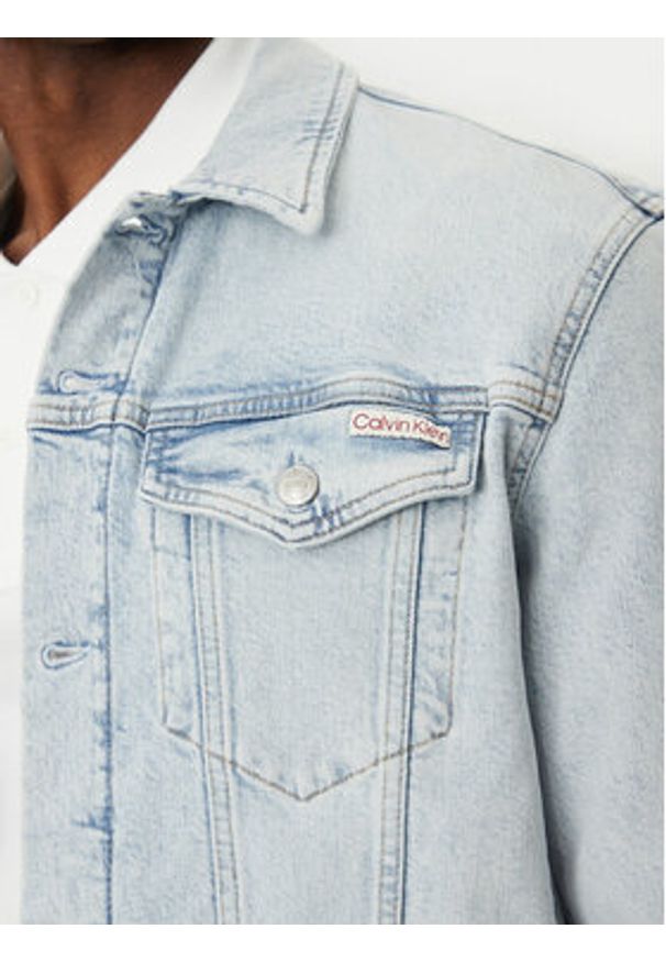 Calvin Klein Jeans Kurtka jeansowa J30J327590 Niebieski Slim Fit. Kolor: niebieski. Materiał: bawełna
