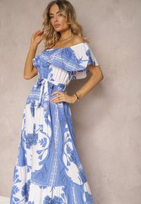 Renee - Niebiesko-Biała Hiszpanka Sukienka z Gumką w Talii i Materiałowym Paskiem z Falbankami Xoneri. Typ kołnierza: dekolt hiszpanka, kołnierz z falbankami. Kolor: niebieski. Materiał: materiał. Długość rękawa: krótki rękaw #4