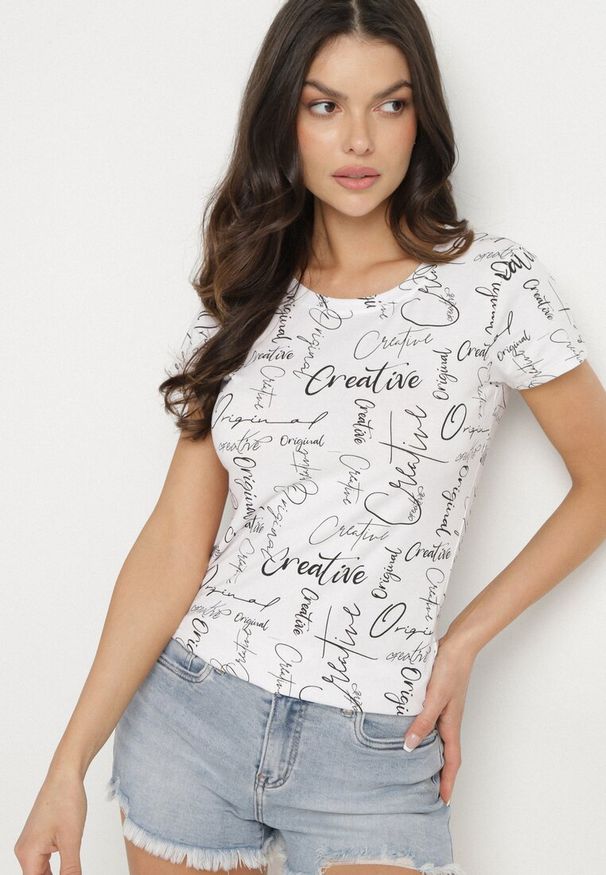 Born2be - Biały T-shirt z Bawełny Zdobiony Nadrukiem z Napisami Mirindela. Okazja: na co dzień. Kolor: biały. Materiał: bawełna. Wzór: napisy, aplikacja, nadruk. Styl: klasyczny, elegancki, casual