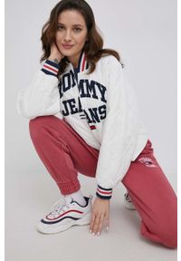 Tommy Jeans spodnie DW0DW11889.PPYY damskie kolor różowy gładkie. Kolor: różowy. Materiał: bawełna. Wzór: gładki #3