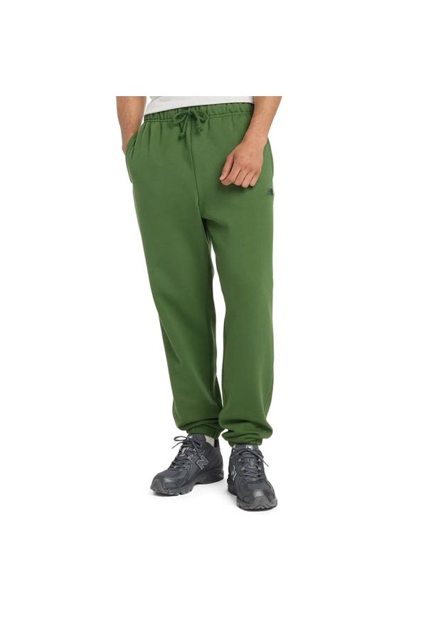 Spodnie męskie New Balance MP41508DAE - zielone. Kolor: zielony. Materiał: tkanina, bawełna, dresówka