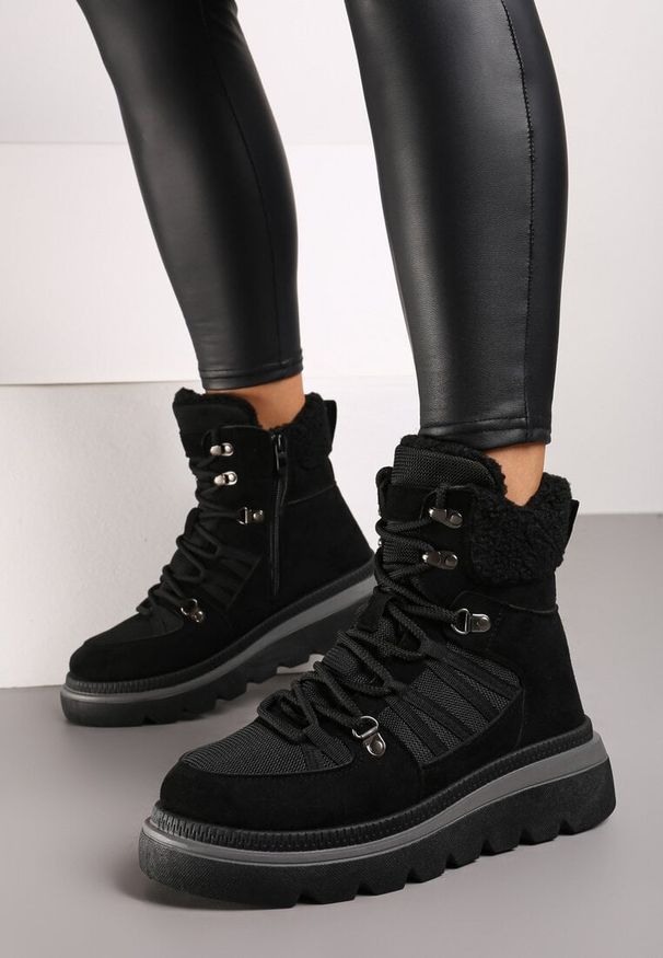 Renee - Czarne Futerkowe Traperki na Niskiej Platformie Linivora. Okazja: na co dzień. Zapięcie: sznurówki. Kolor: czarny. Materiał: jeans. Obcas: na platformie. Styl: klasyczny, casual