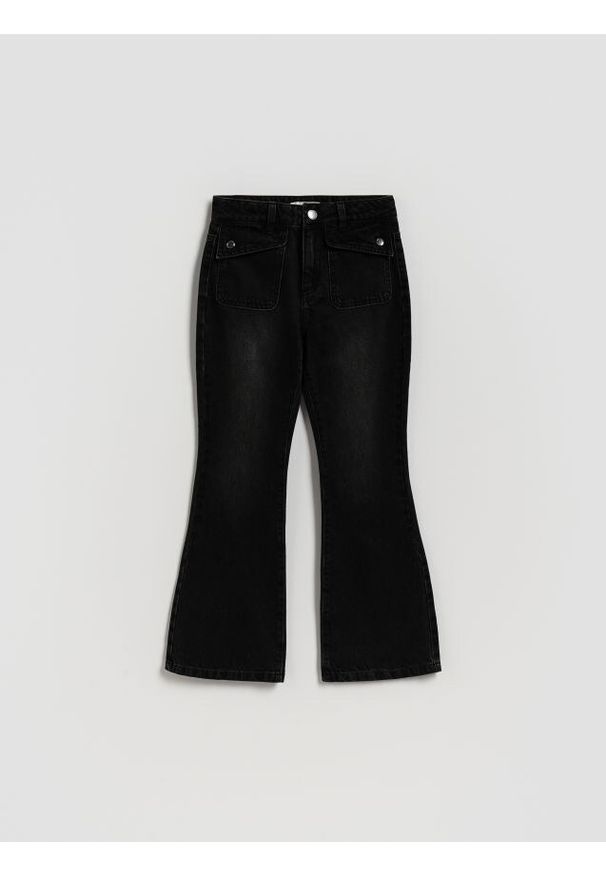 Reserved - Jeansy flare - czarny. Kolor: czarny