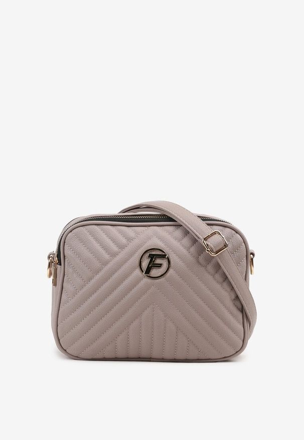 Born2be - Szara Torebka Listonoszka w Pikowany Wzór Zdobiona Metalową Aplikacją Eyrida. Kolor: szary. Wzór: aplikacja. Dodatki: z aplikacjami. Materiał: zdobione, pikowane. Styl: klasyczny, elegancki, casual