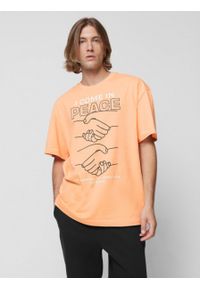outhorn - T-shirt oversize z nadrukiem męski - pomarańczowy. Kolor: pomarańczowy. Materiał: materiał, bawełna, dzianina. Wzór: nadruk
