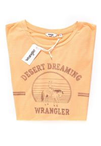 Wrangler - WRANGLER T SHIRT DAMSKI DRAPE TEE APRICOT NECTAR W7016DI65. Wzór: nadruk. Styl: vintage