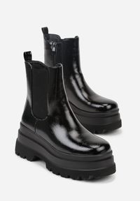 Born2be - Czarne Lakierowane Botki Typu Sztyblety na Grubej Podeszwie Tevalma. Okazja: na co dzień. Kolor: czarny. Materiał: lakier. Styl: elegancki, casual #4