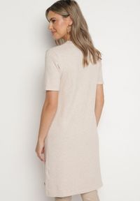 Born2be - Beżowa Dzianinowa Sukienka z Wiskozą o T-shirtowym Kroju z Ozdobnymi Guziczkami Arissana. Okazja: na co dzień. Kolor: beżowy. Materiał: wiskoza, dzianina. Styl: wizytowy, casual, elegancki