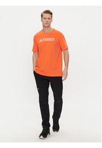 Adidas - adidas T-Shirt Terrex Classic Logo T-Shirt HY1694 Pomarańczowy Regular Fit. Kolor: pomarańczowy. Materiał: bawełna #2