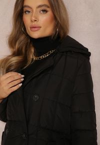 Renee - Czarna Kurtka Pikowana z Paskiem Yeclu. Kolor: czarny. Materiał: materiał. Długość rękawa: długi rękaw. Długość: długie. Sezon: zima #2