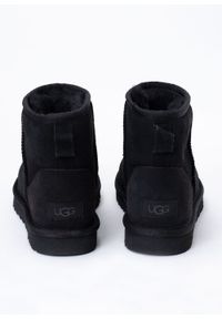 Ugg - UGG W Classic Mini II Buty zimowe damskie. Okazja: na plażę. Kolor: czarny. Materiał: materiał. Sezon: zima. Styl: młodzieżowy #3