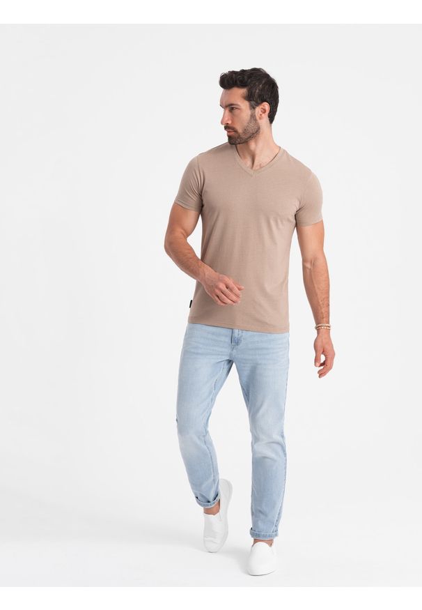 Ombre Clothing - Męska klasyczna bawełniana koszulka z dekoltem w serek BASIC – popielata V21. Typ kołnierza: dekolt w serek. Kolor: szary. Materiał: bawełna. Wzór: ze splotem, jednolity. Styl: klasyczny