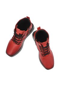 Czerwone Botki Artiker Stylowe Obuwie Na Koturnie. Okazja: na co dzień. Kolor: czerwony. Materiał: skóra. Sezon: zima, jesień. Obcas: na koturnie. Styl: elegancki. Wysokość obcasa: średni #4