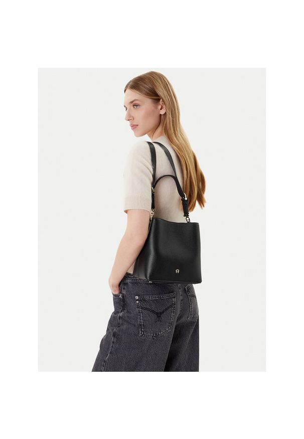 Torebka Aigner. Kolor: czarny