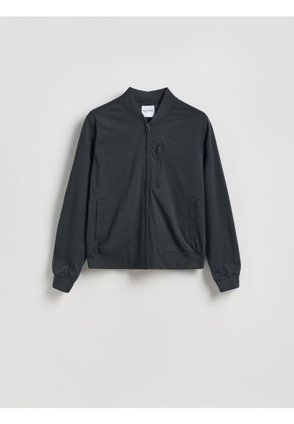 Reserved - Kurtka bomberka ze stójką - czarny. Kolor: czarny. Materiał: materiał. Wzór: gładki