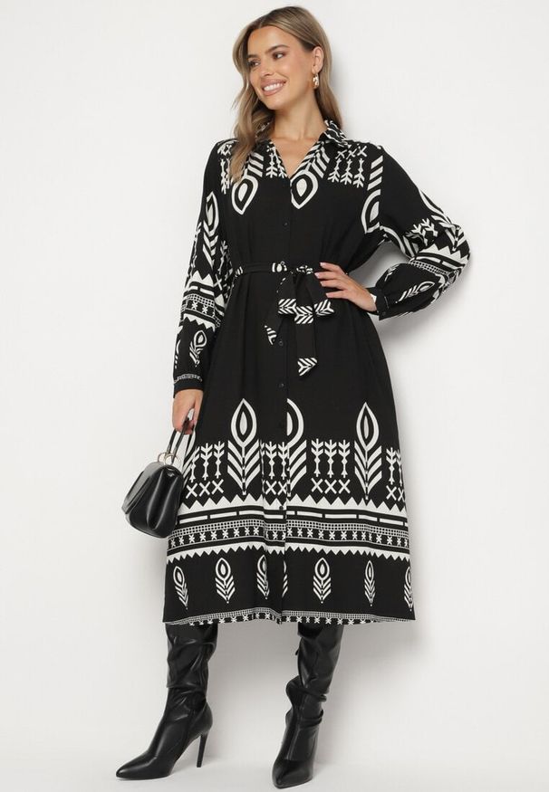 Born2be - Czarna Sukienka Koszulowa w Etno Wzór z Paskiem Avierira. Okazja: na co dzień. Kolor: czarny. Materiał: materiał, wiskoza. Typ sukienki: koszulowe. Styl: etno