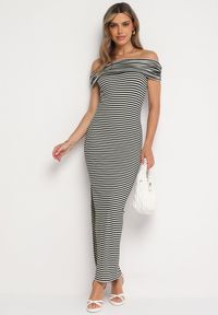Born2be - Czarno-Biała Sukienka Typu Hiszpanka z Rozcięciem u Dołu w Paski Vikittas. Okazja: na spacer, na co dzień. Typ kołnierza: dekolt hiszpanka. Kolor: czarny. Materiał: wiskoza. Wzór: paski. Sezon: lato. Typ sukienki: proste. Styl: casual #5