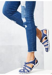Sandały bonprix średni niebieski. Kolor: niebieski #2